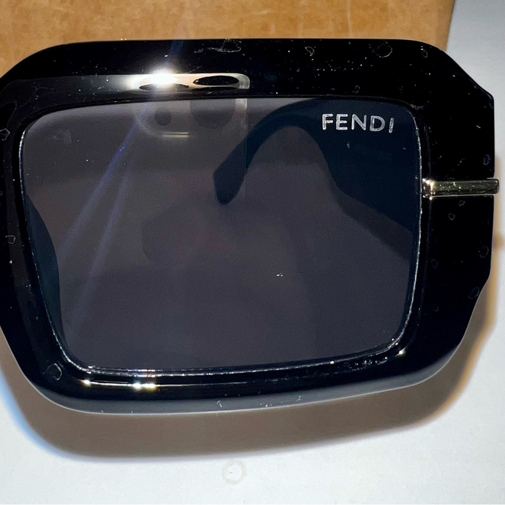 Fendi Stylish Black Rectangular Sunglasses - image 4